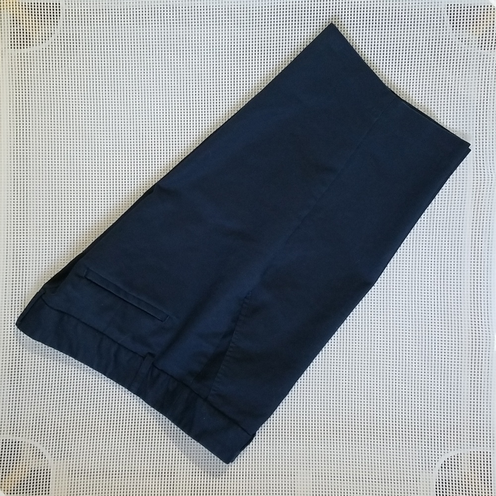 Modern fit Bermuda shorts